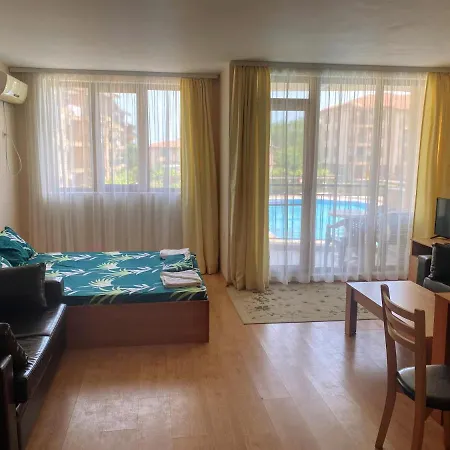 Blue Star Apartment *