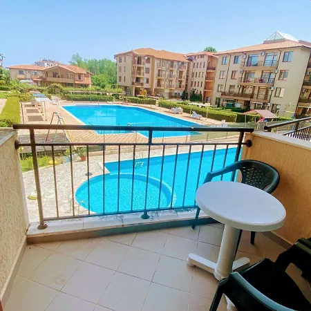 Blue Star Apartment *